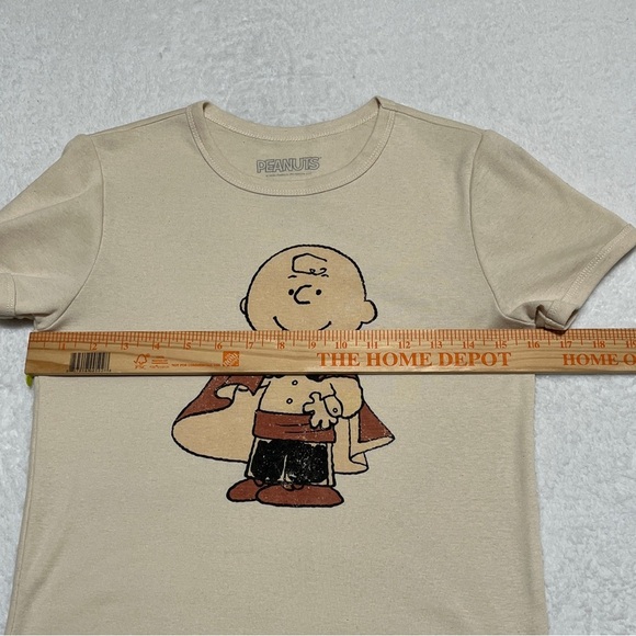 FOREVER 21 PEANUTS Semi-Cropped Tshirt Charlie Brown Vampire Cream Size Medium - Picture 6 of 9